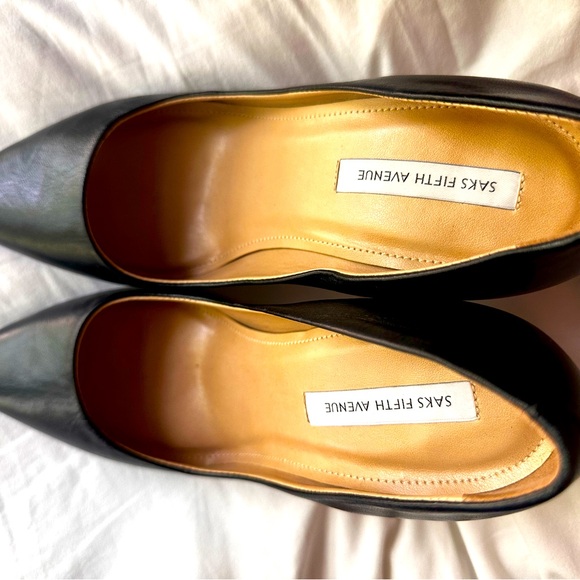SAKS FIFTH AVENUE ,Elegant Black Leather Women's Pumps - Picture 5 of 5